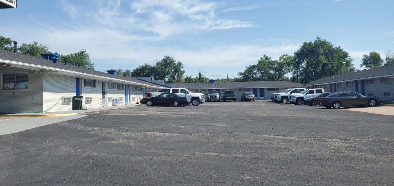 American Inn Motel Pratt Exterior foto